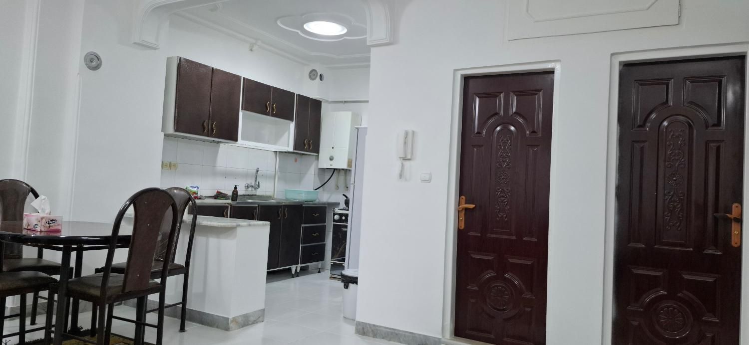 اپارتمان تمیز جنب استخر لاهیجان باپارکینگ مرکز شهر|اجارهٔ کوتاه‌مدت آپارتمان و سوئیت|لاهیجان, گلستان|دیوار