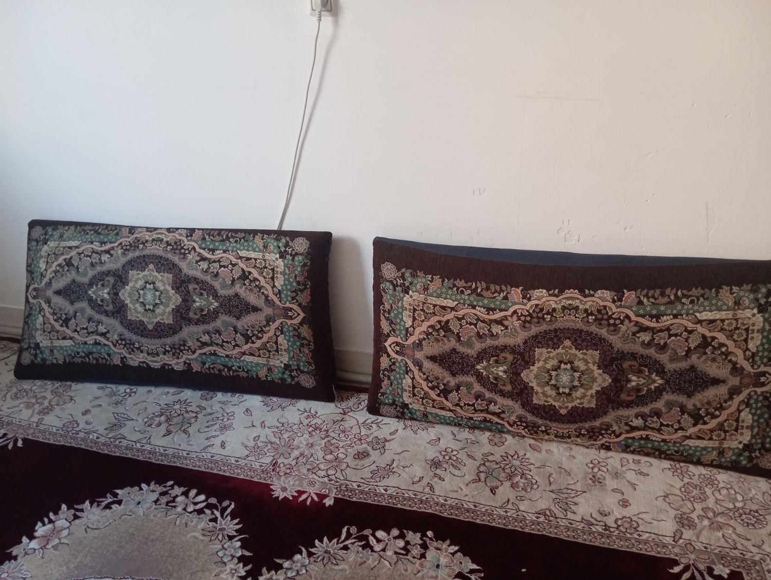 پشتی نو و زیبا|پشتی|سمنان, |دیوار