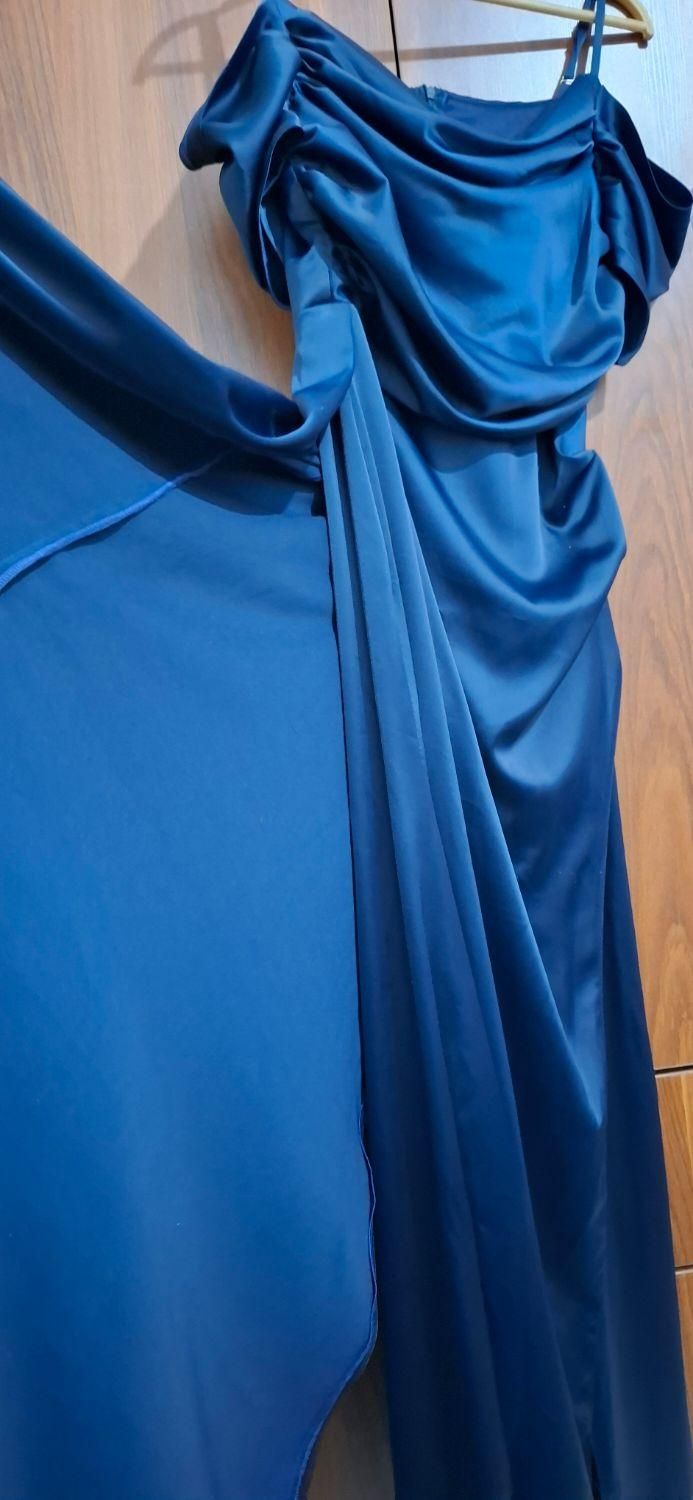 لباس مجلسی|لباس|رشت, استقامت ۲|دیوار