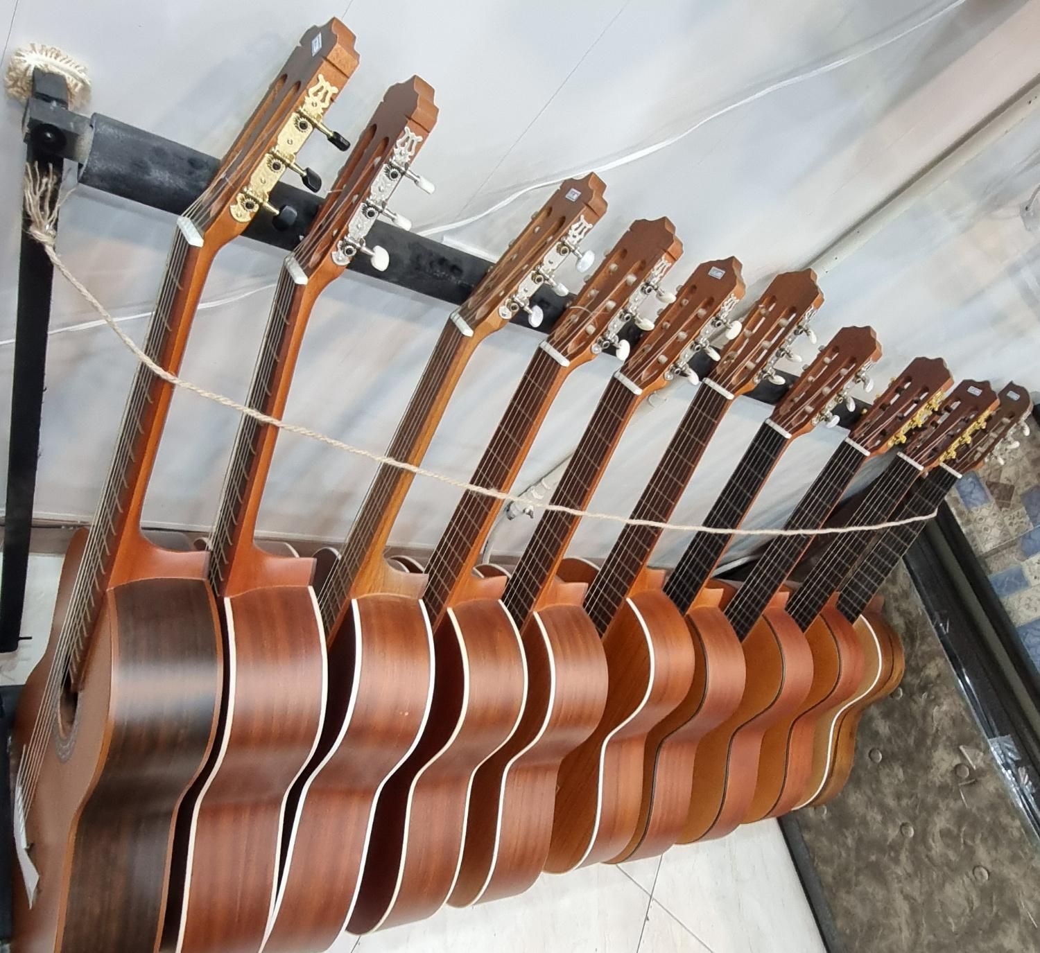 گیتار|گیتار، بیس، امپلیفایر|بروجرد, |دیوار