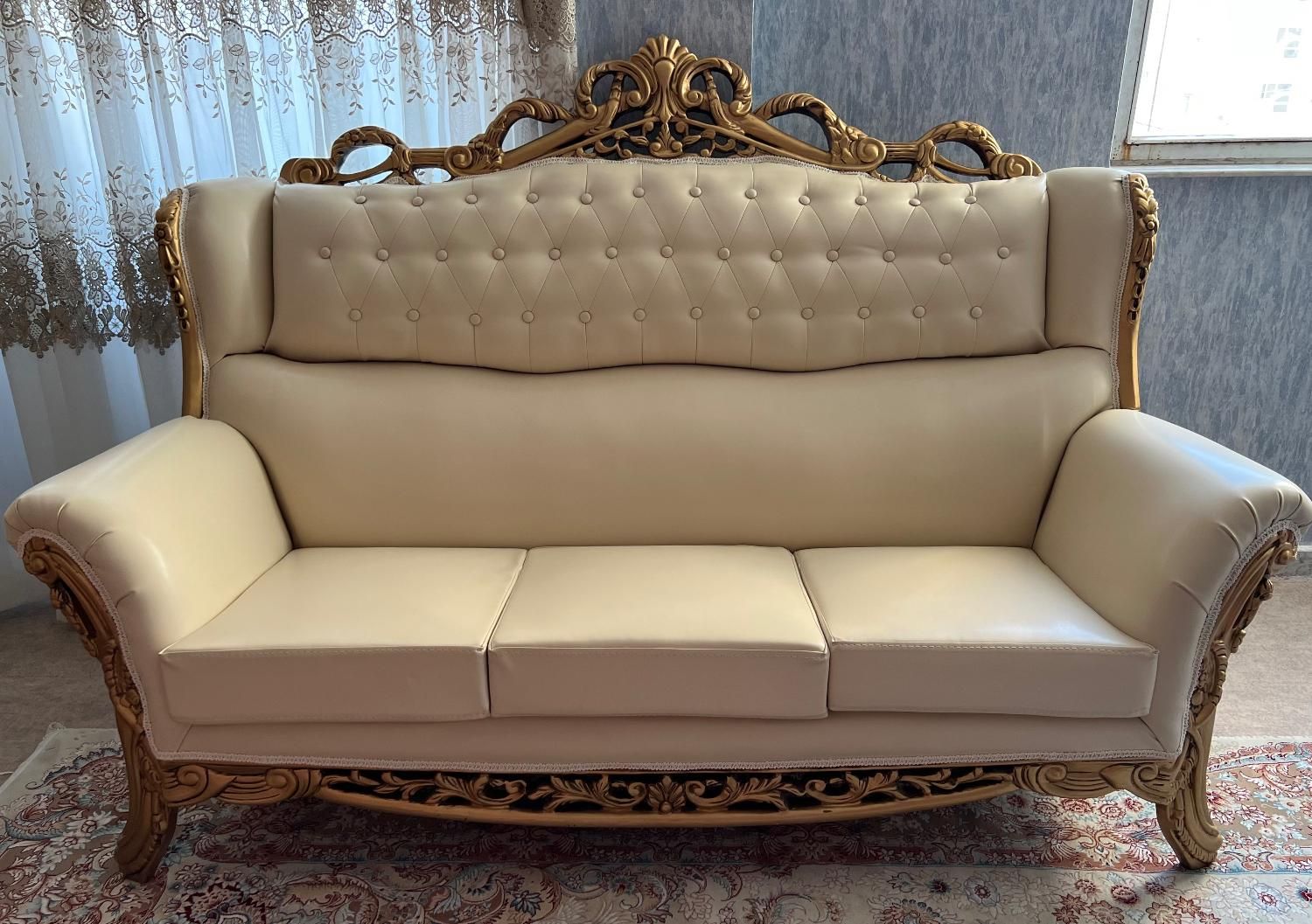 مبلمان سلطنتی کرمی رنگ 7نفره با چرم ایتالیا|مبلمان خانگی و میز عسلی|تهران, جمال‌زاده|دیوار
