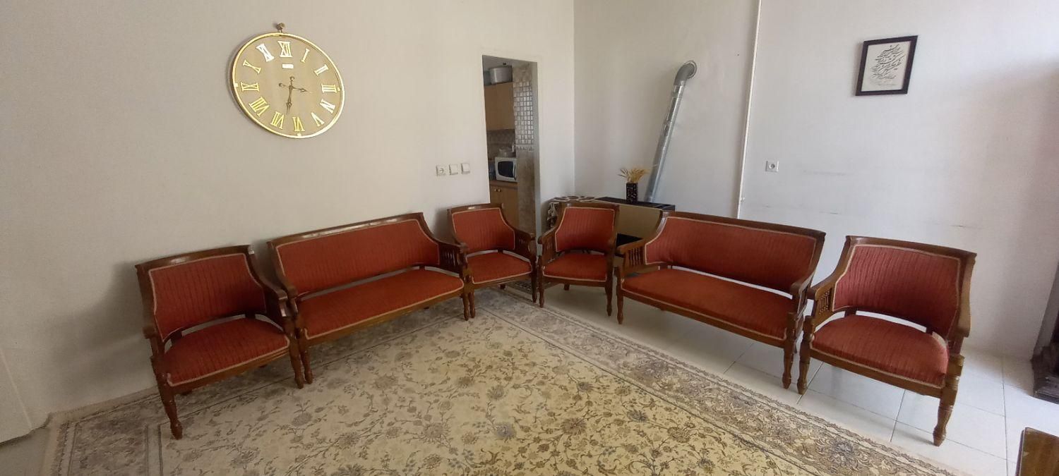 مبل ۸ نفره اسپرت کلاسیک|مبلمان خانگی و میز عسلی|اصفهان, راه آهن|دیوار