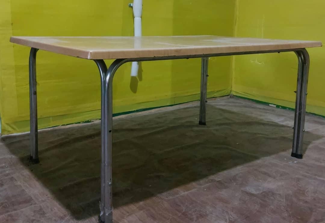 میز فایبرگلاس|میز و صندلی غذاخوری|شاهین‌شهر, فردوسی|دیوار