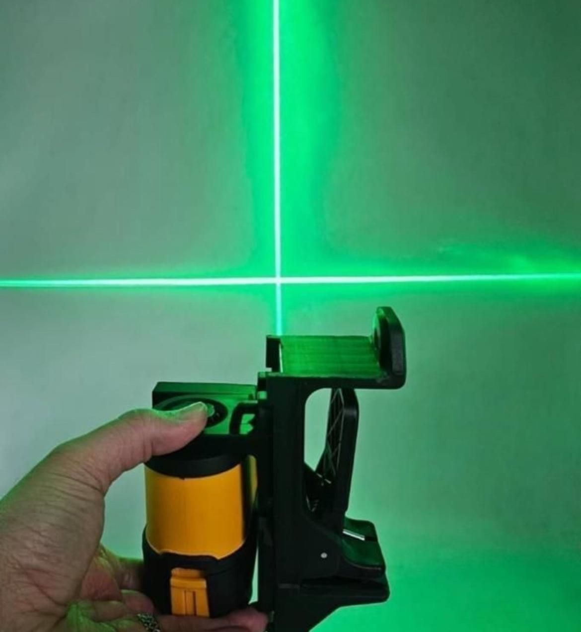 تراز لیزری نور سبز دیوالت برجسته باکیف و پایه|ابزارآلات|اصفهان, هفتون|دیوار