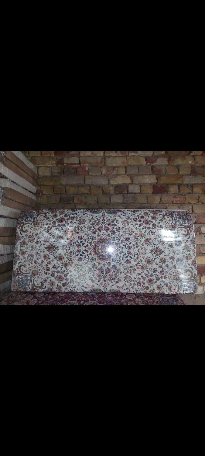 پپشت ی آیدین|پشتی|اصفهان, کارلادان|دیوار