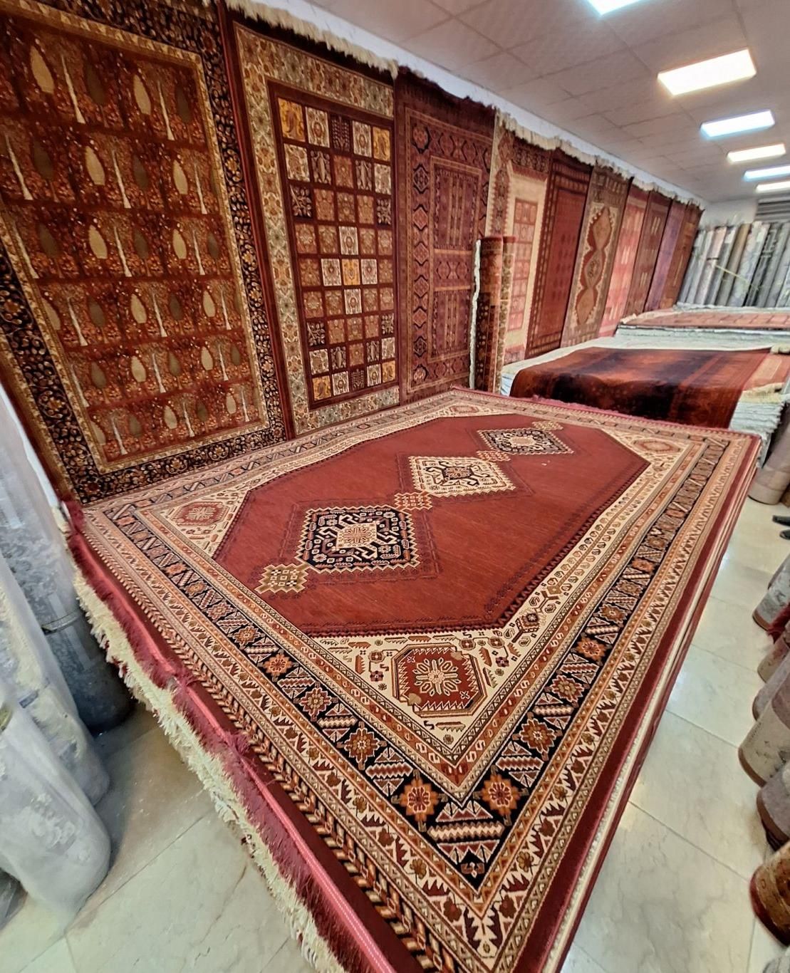 فرش ۹ متری لاکی بیجاران ۷۰۰ شانه تراکم ۲۱۰۰|فرش|مشهد, امیر|دیوار