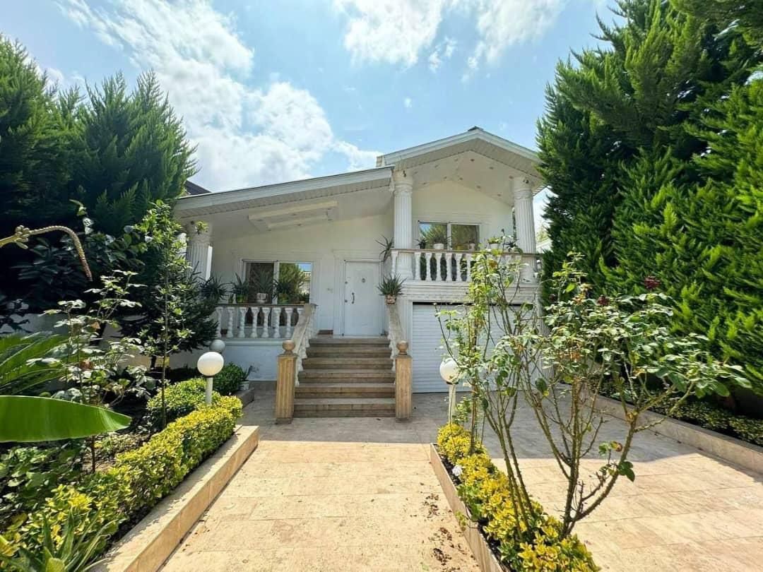 فقط چمدونت بگیر بیا داخل ویلا شسته رفته قابل وام|فروش خانه و ویلا|رویان, |دیوار