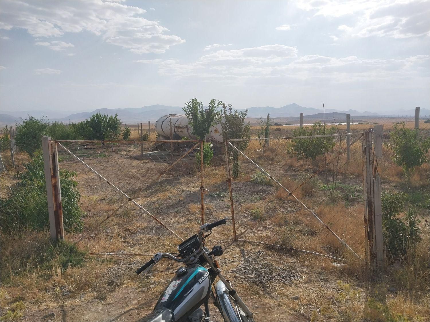 فروش باغ به متراژ ۹۰۰متر در روستای هیبت اللّه|فروش دفتر صنعتی، کشاورزی، تجاری|سنقر, |دیوار