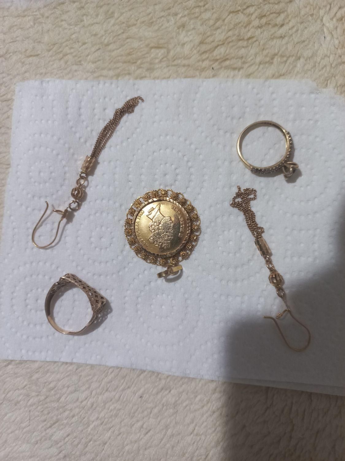 ۱۳گرم طلا ۷ درصد بالای تابلو|جواهرات|شیروان (خراسان), |دیوار