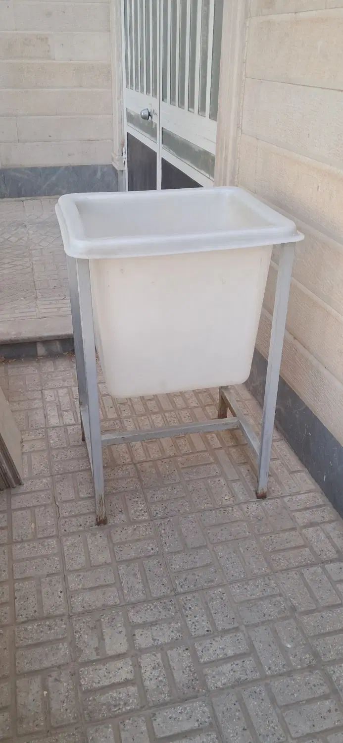 وان شستشو پلی اتیلن ۹۰ لیتر با پایه|ظروف نگهدارنده، پلاستیکی، یک‌بارمصرف|کرج, شهرک فرهنگیان|دیوار