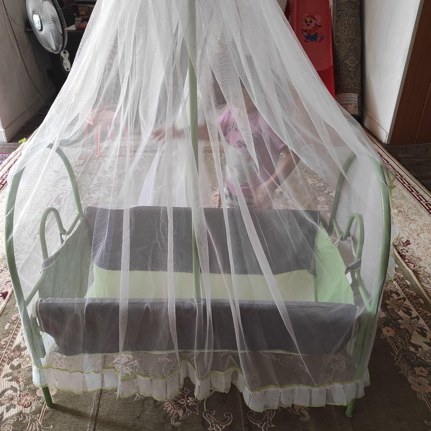 تخت گهواره بچه|تخت و صندلی بچه|شیراز, سینما سعدی|دیوار