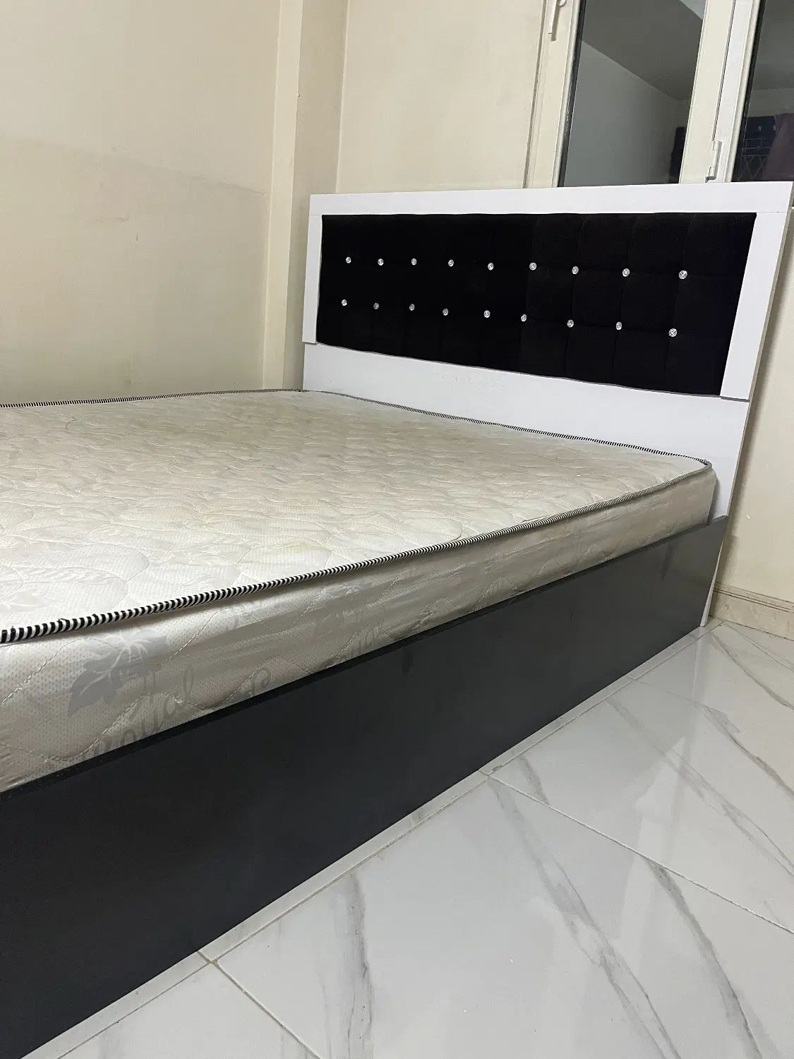 فروش تخت و ایینه کنسول|تخت و سرویس خواب|تهران, گلچین|دیوار