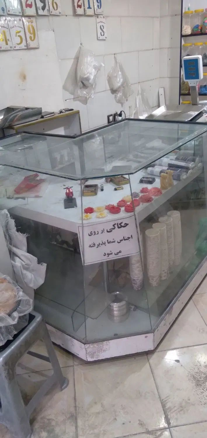 سه عدد ویترین دونه ای 700فوری|فعالیت داوطلبانه|مشهد, پنجتن|دیوار