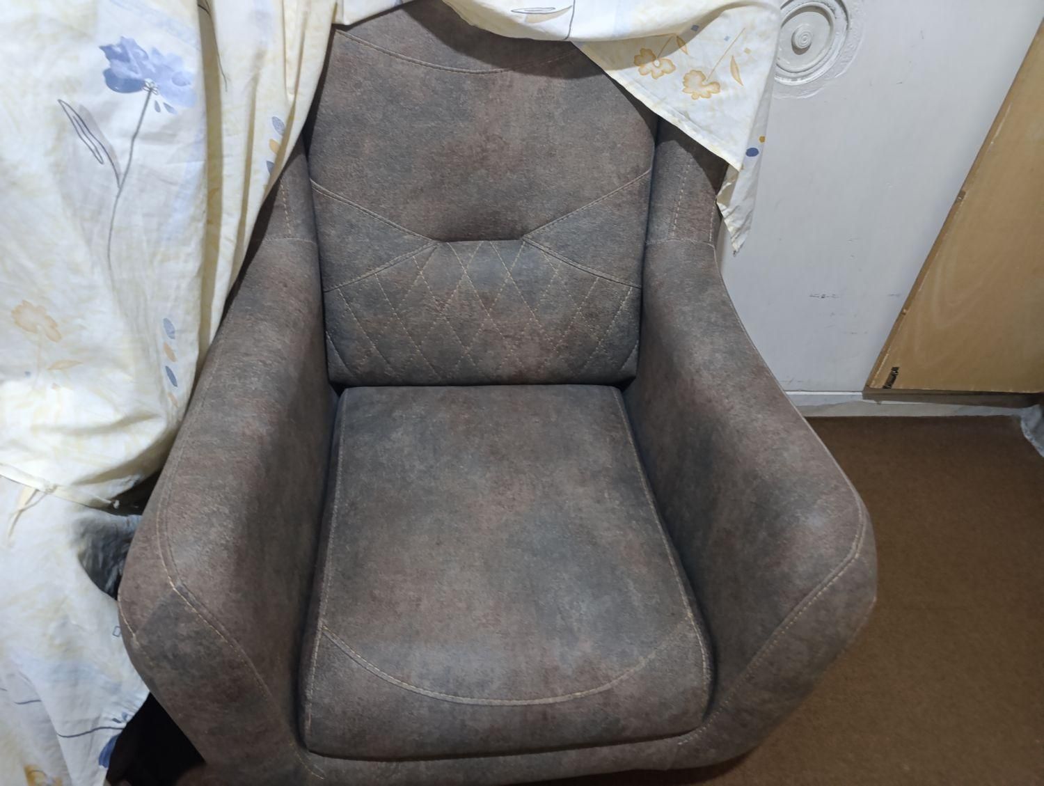 مبل راحتی +عسلی+میز|مبلمان خانگی و میز عسلی|شاهینشهر, عطار|دیوار