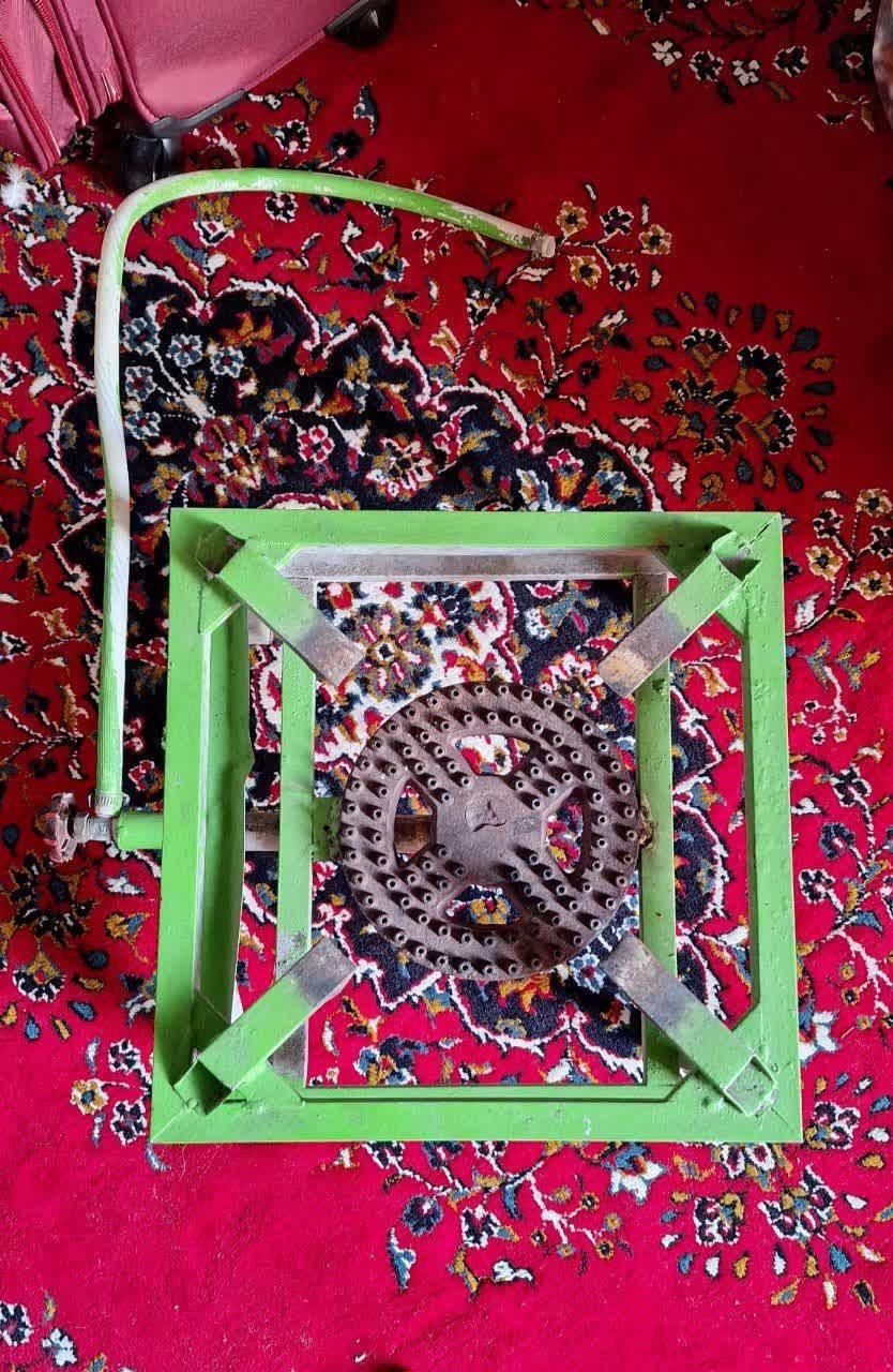 تعدادی وسیله|ظروف پخت‌وپز|بروجرد, |دیوار