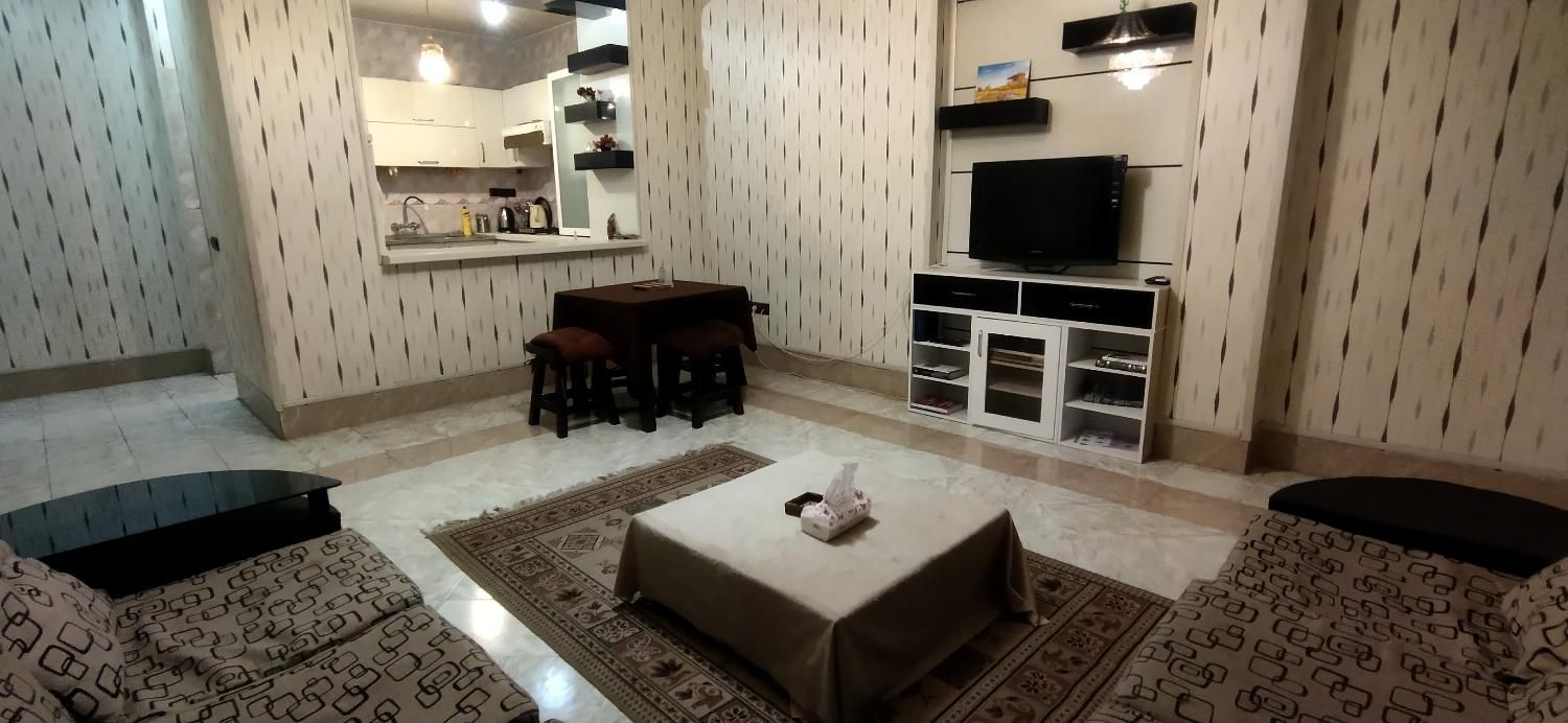 آپارتمان و منزل مبله در منطقه ارم|اجارهٔ کوتاه‌مدت آپارتمان و سوئیت|شیراز, ارم|دیوار