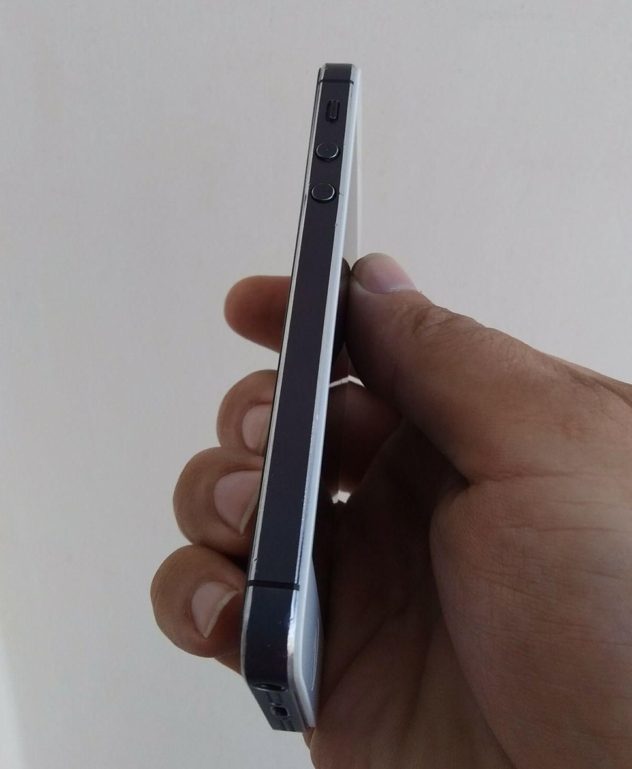 اپل iPhone 5 با حافظهٔ ۱۶ گیگابایت|موبایل|هشتگرد, |دیوار