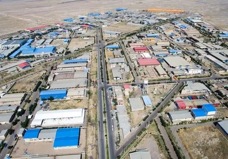 زمین درمقابل شهرک صنعتی بهارستان بر خیابان|فروش دفتر صنعتی، کشاورزی، تجاری|کرج, کمال‌شهر|دیوار