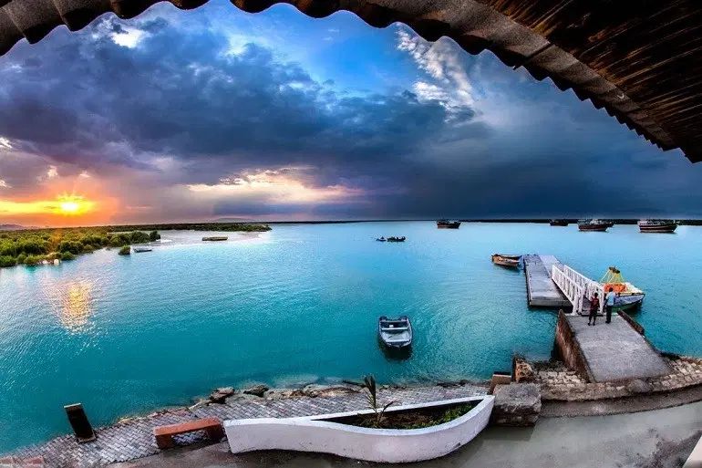 تور قشم ریلی / ساحل سرخ و ساحل نقره ای|تور و چارتر|اصفهان, باغ نگاره|دیوار