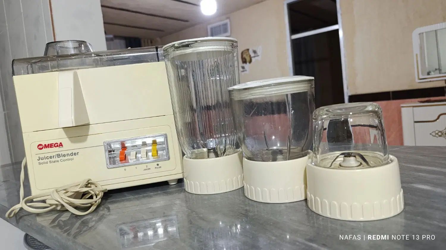 آبمیوه گیری میگا جنس اصلی خیلی کم کار کرده|آبمیوه‌گیر و آب‌مرکبات‌گیر|جوانرود, |دیوار