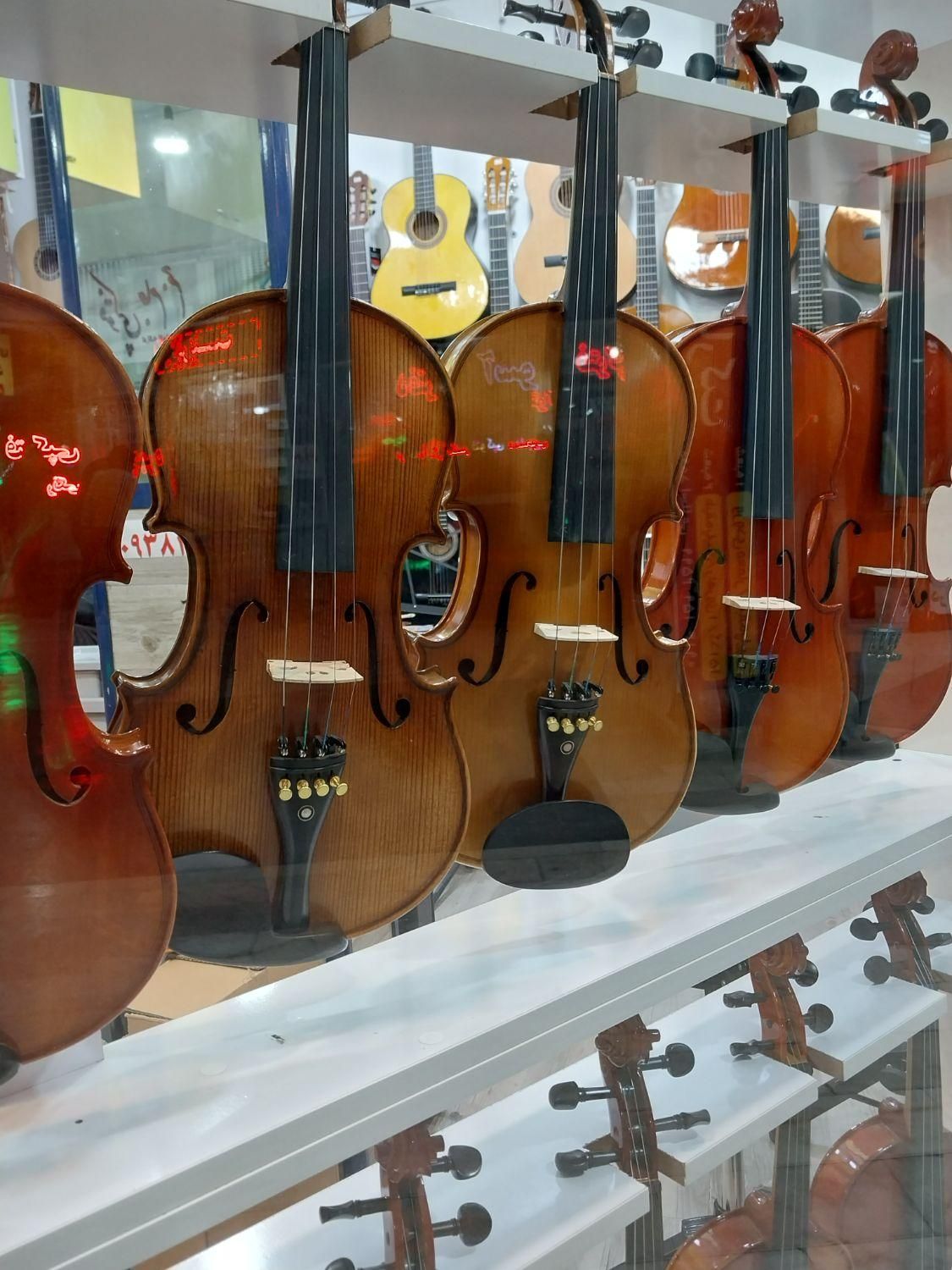 ویولن مدل master (موسیقی تیموری)|ویولن|اردبیل, |دیوار