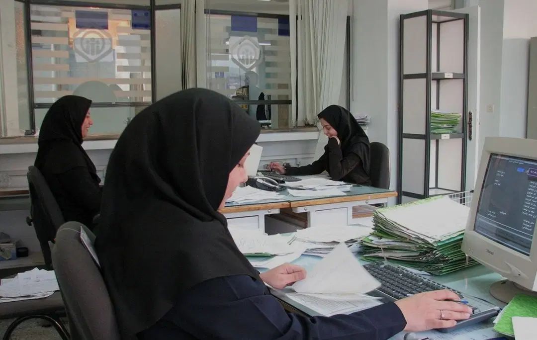 استخدام کارمنداداری خانم حقوق شانزده میلیون تومان|استخدام اداری و مدیریت|تهران, سهروردی|دیوار