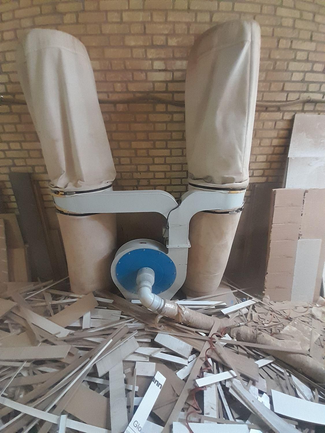 لبه چسبان نوین چوب ۵ ایستگاه پنل بر پمپ باد۱۰۰۰|ماشین‌آلات صنعتی|اصفهان, باغ فدک|دیوار