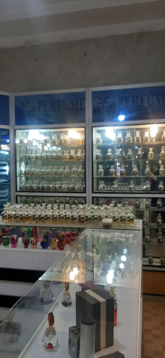 فروش کلیه لوازم مغازه عطرفروشی|فروشگاه و مغازه|ملایر, |دیوار
