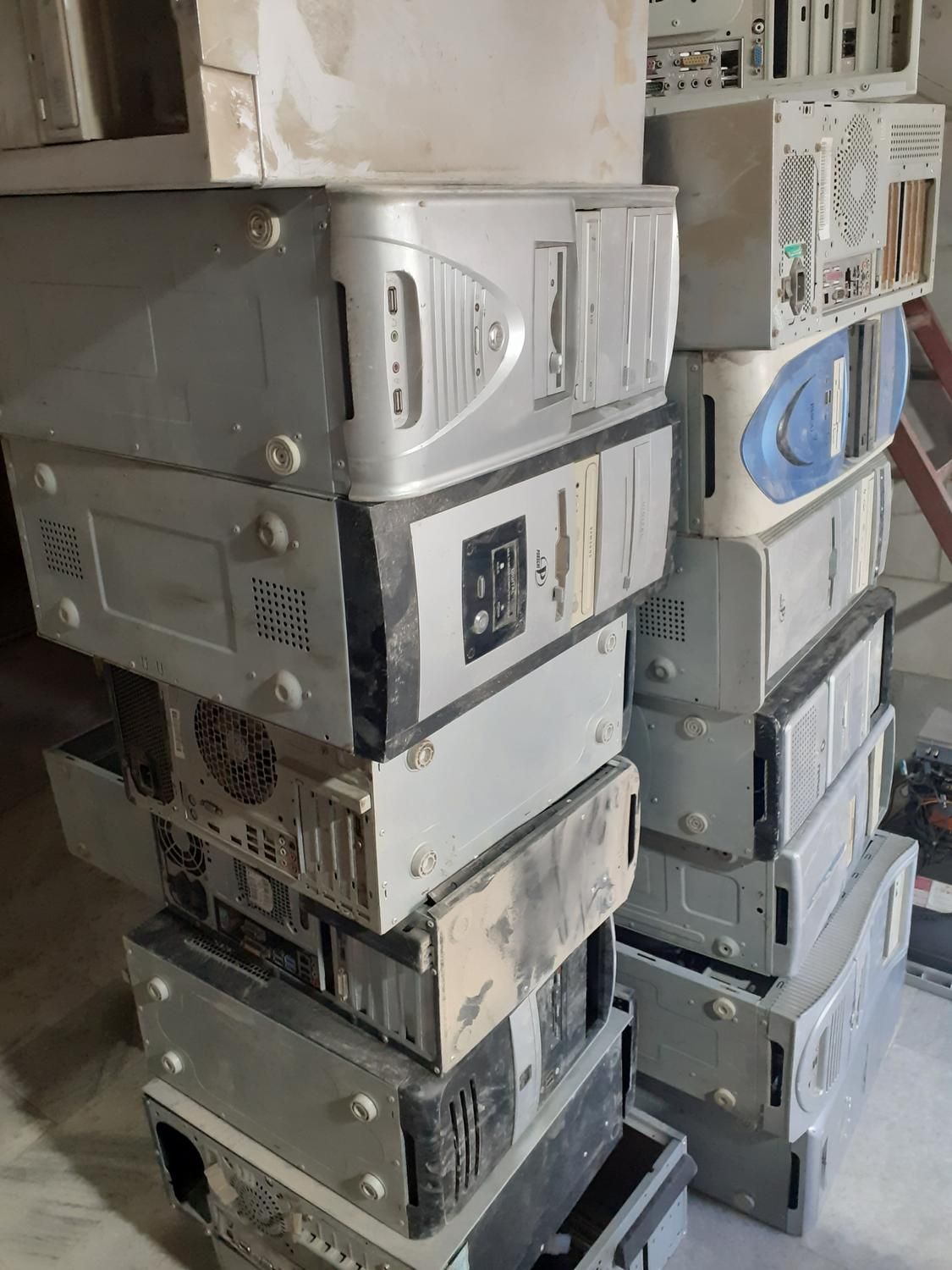 خرید کامپیوترهای قدیمی،سوخته و معیوب در محل|خدمات رایانهای و موبایل|همدان, |دیوار