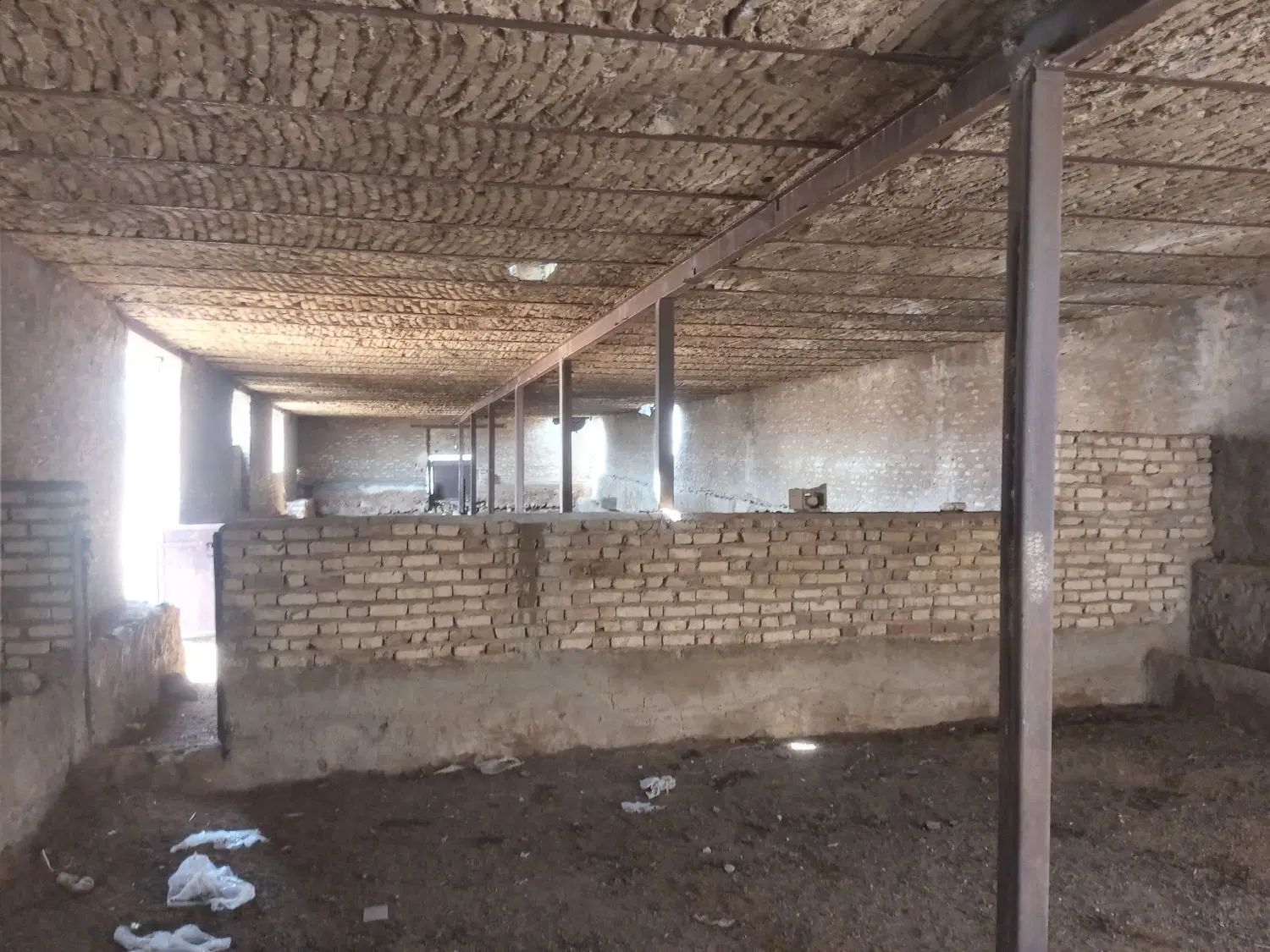 یک واحد دامداری واقع در روستای بندامیر بخش زرقان|فروش دفتر صنعتی، کشاورزی، تجاری|زرقان, |دیوار