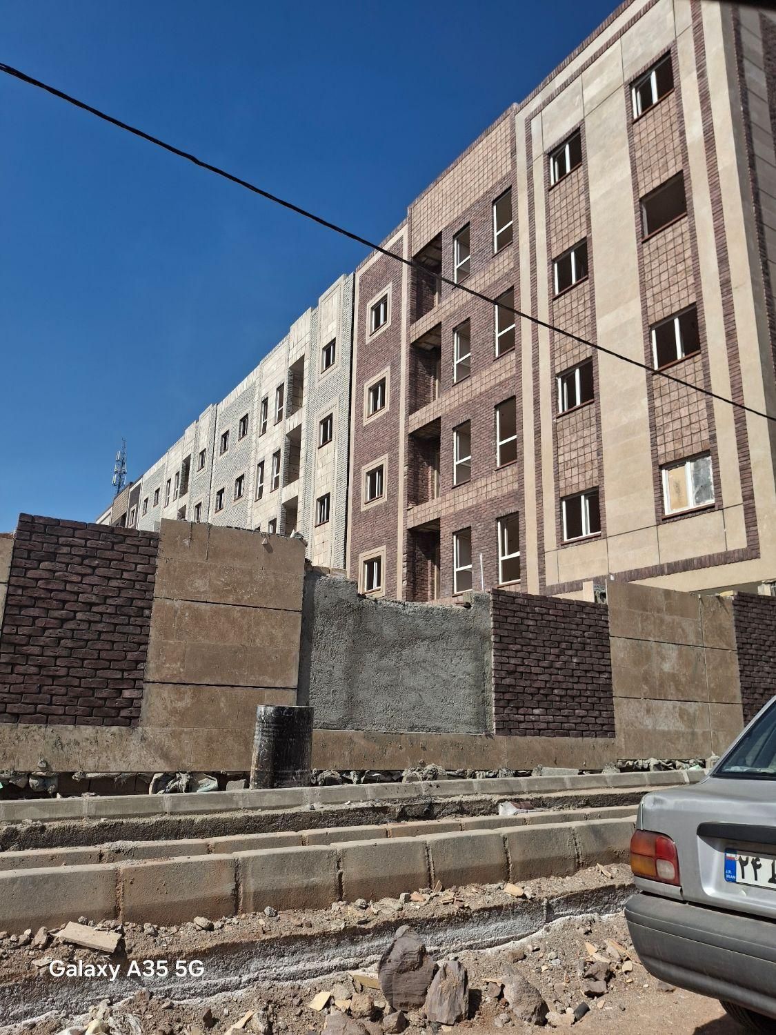 استخدام. کارگر ساختمانی و.سفیدکار.وموزاییک کار|استخدام معماری، عمران و ساختمانی|پرند, فاز ۵|دیوار