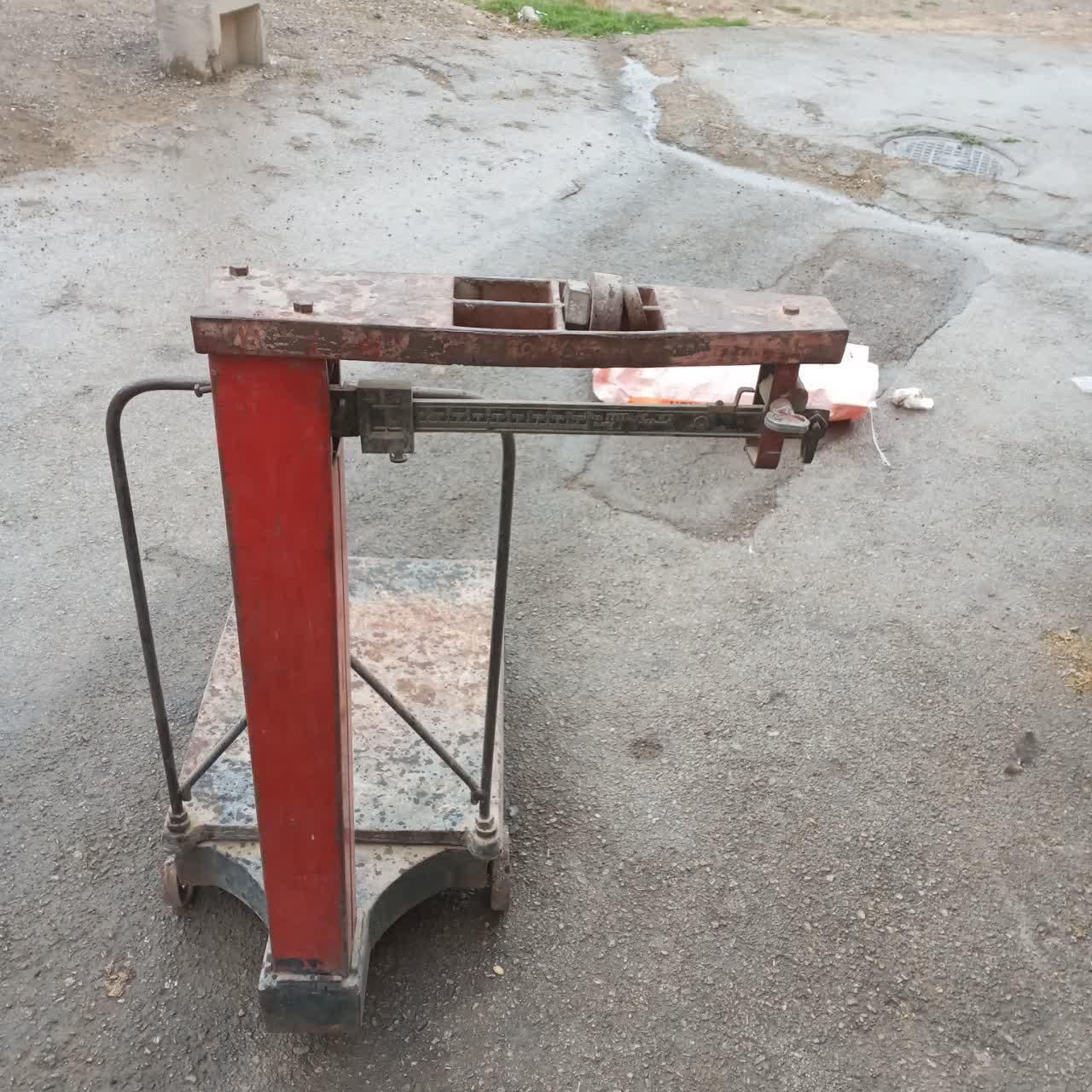 ترازوی ۲۰۰ کیلویی اندرز|کلکسیون اشیاء عتیقه|اصفهان, شهرک ولیعصر|دیوار