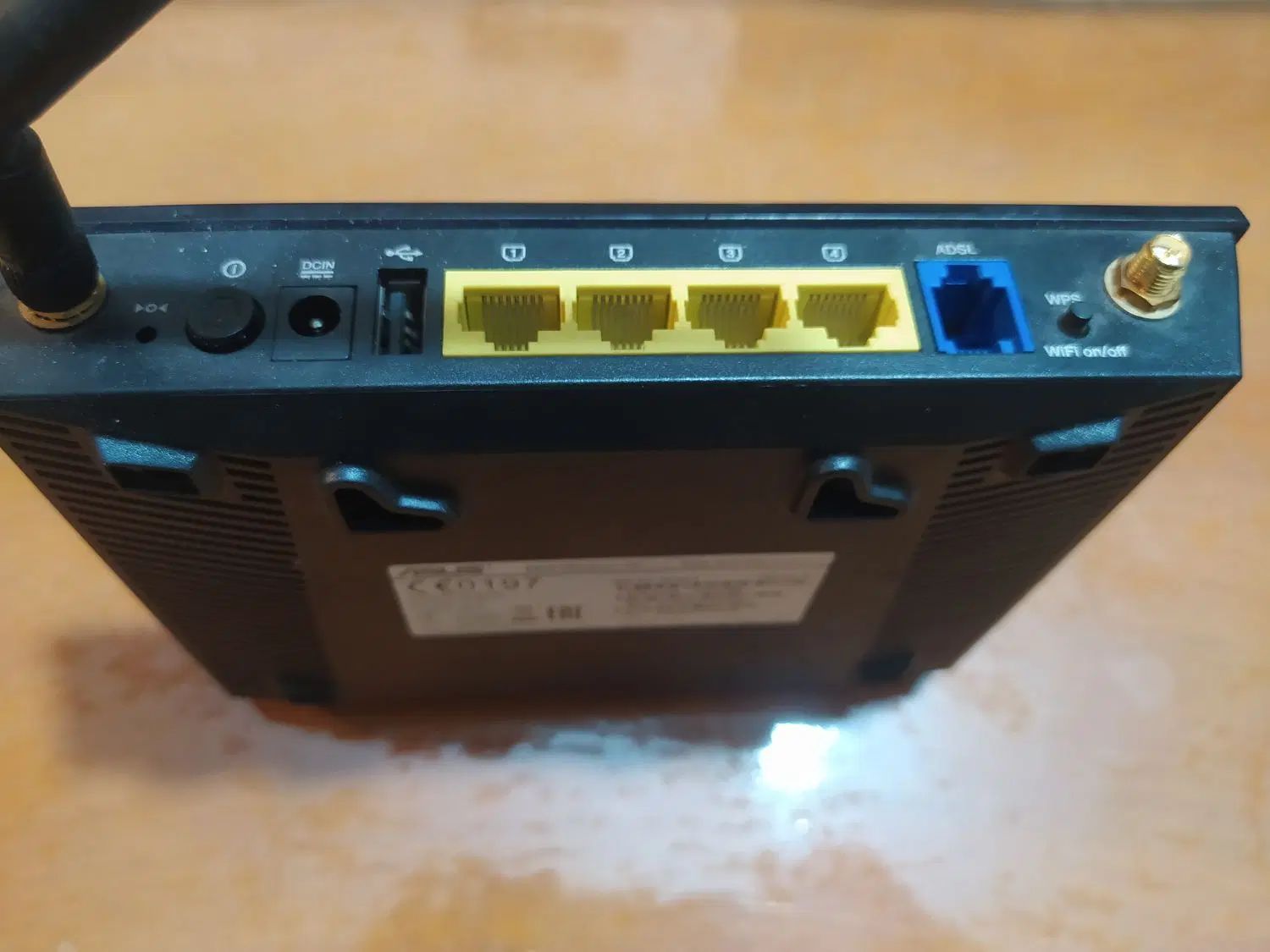 مودم روتر بی‌سیم ASUS مدل DSL-N14U در حد نو|مودم و تجهیزات شبکه|اصفهان, سپاهان‌شهر|دیوار