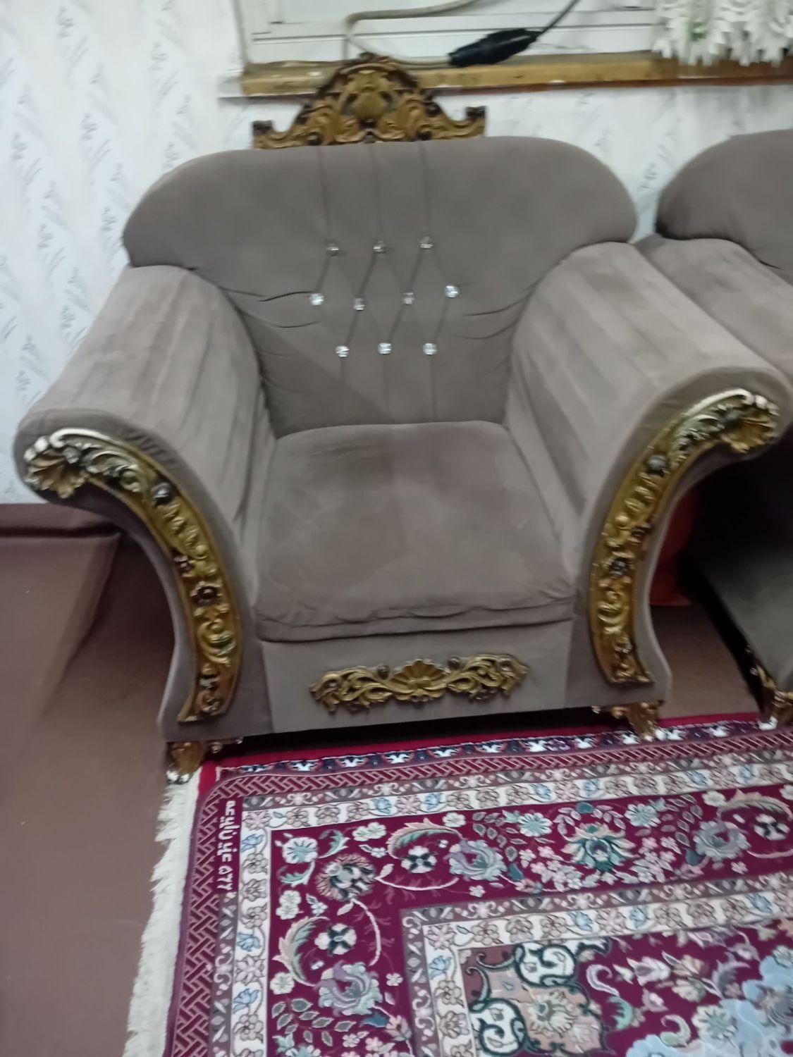 یک دست مبلمان(راحتی) ۷نفره|مبلمان خانگی و میز عسلی|رشت, گلباغ نماز|دیوار