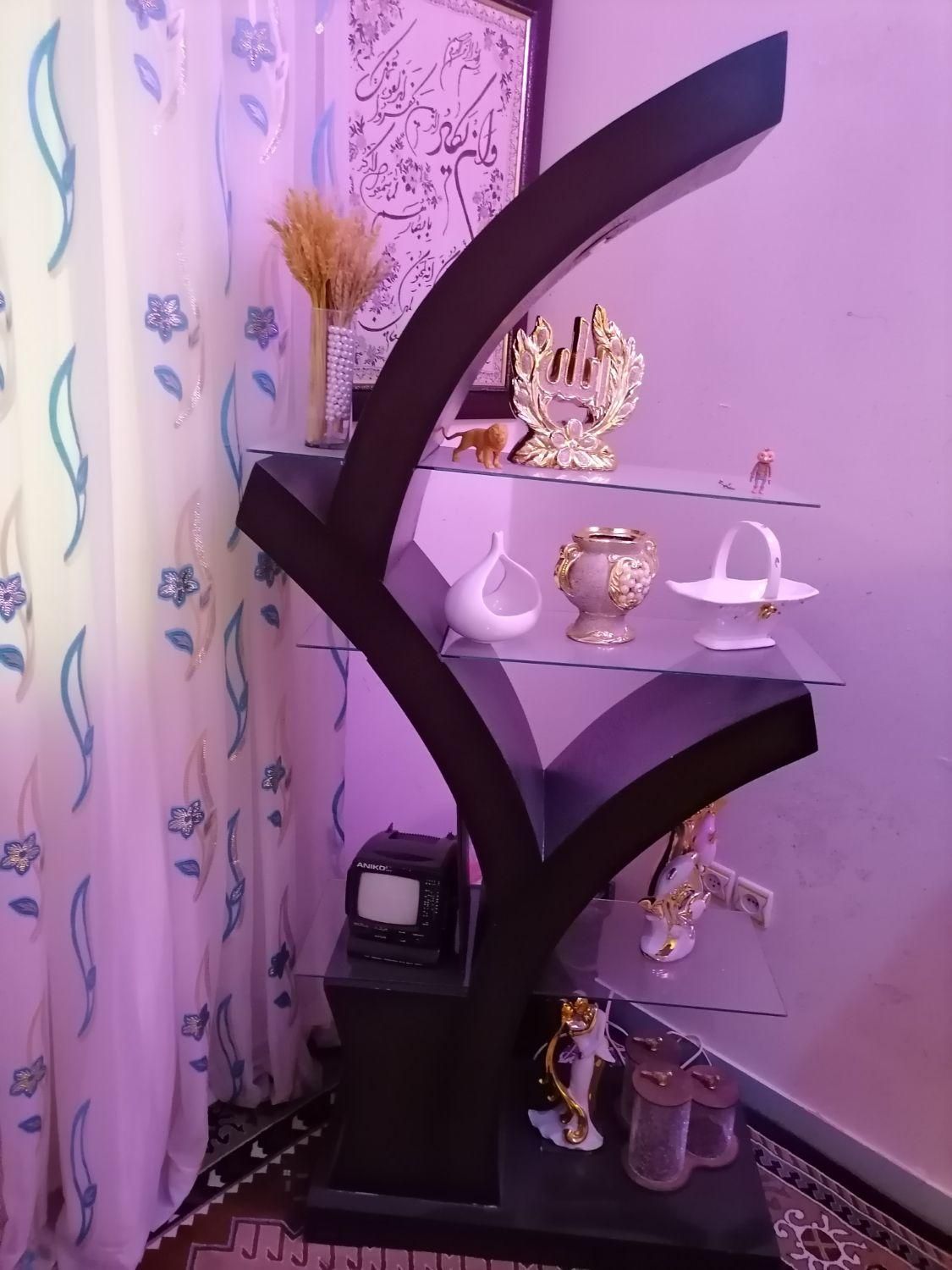 بوفه شیک وچراغ داخل آن کاملاً متفاوت و سالم|بوفه، ویترین، کنسول|بندرعباس, |دیوار