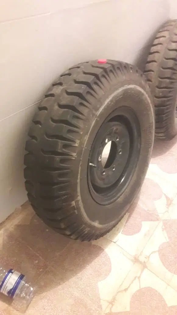 لاستیک نیسان نو.قالپاق کفپوش کاتالیزور|قطعات یدکی و لوازم جانبی|شیراز, کوی زهرا|دیوار