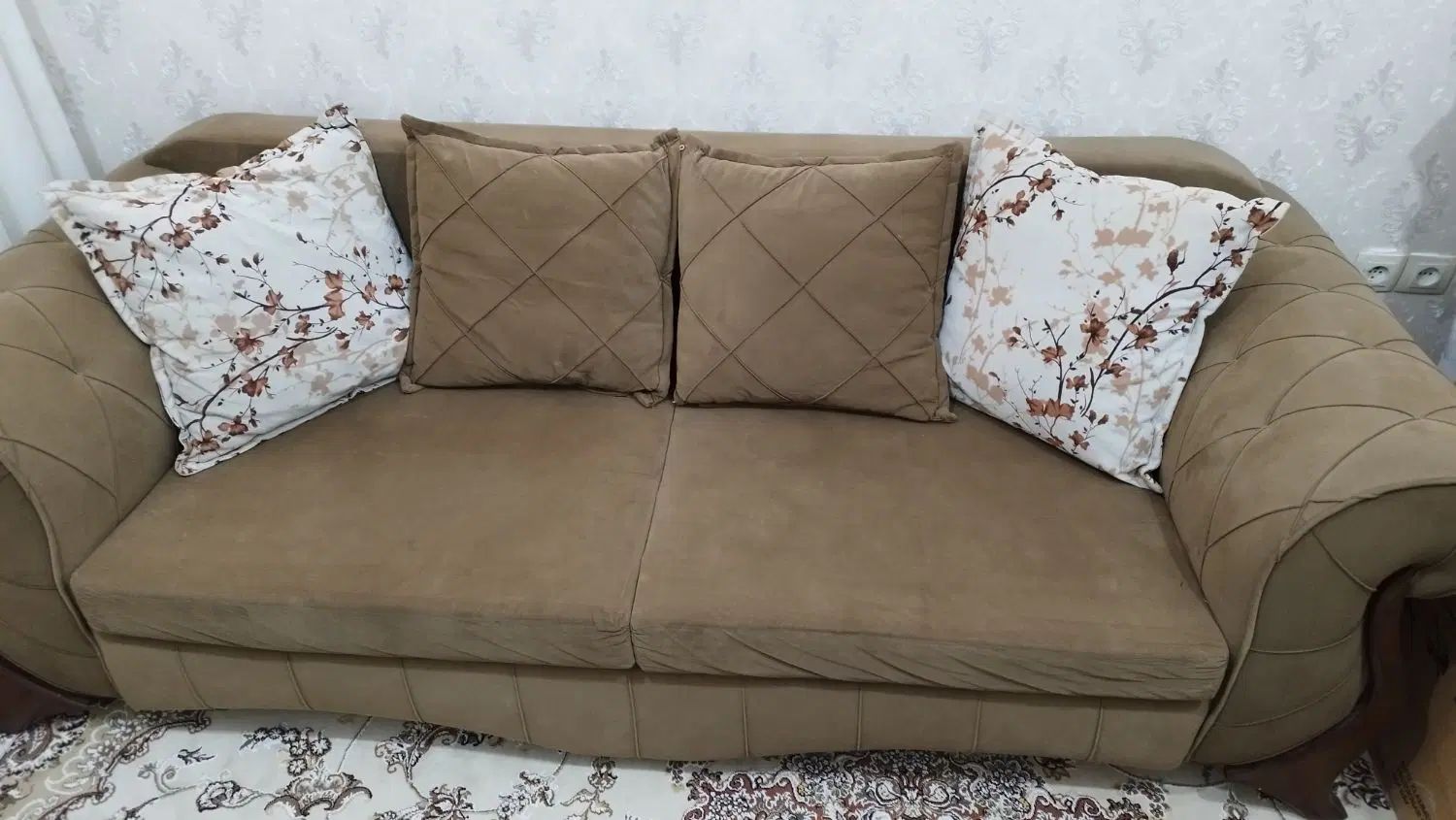یک دست مبل هفت نفره با میز وسط در حد نو محکم وتمیز|مبلمان خانگی و میز عسلی|آبادان, |دیوار
