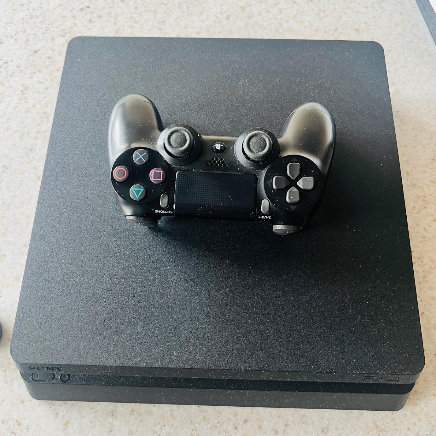 PS4 slim 1tra+یک دسته+ چهار تا بازی|کنسول، بازی ویدئویی و آنلاین|تهران, ونک|دیوار