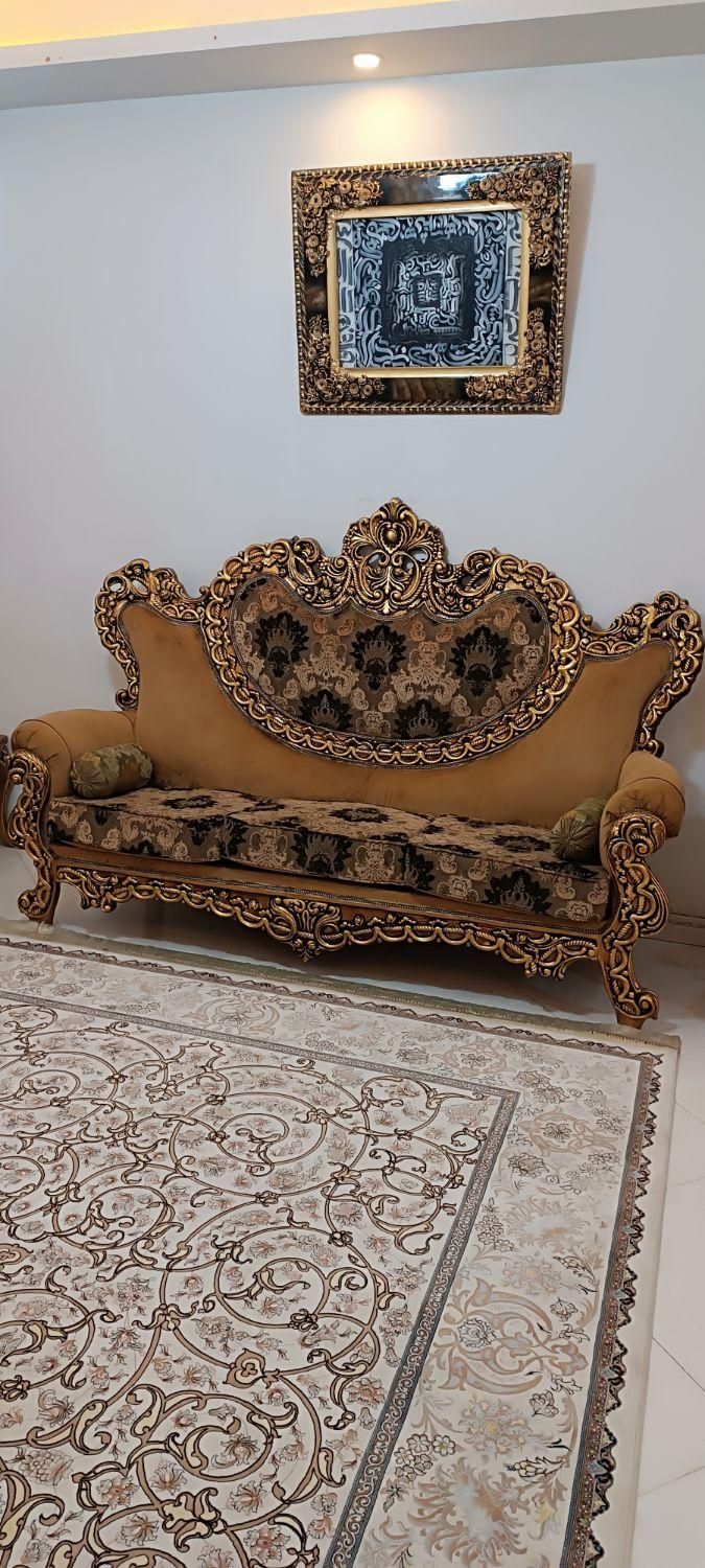 مبل سلطنتی ۹نفره همراه با جلو مبلی میز عسلی|مبلمان خانگی و میز عسلی|پاکدشت, |دیوار