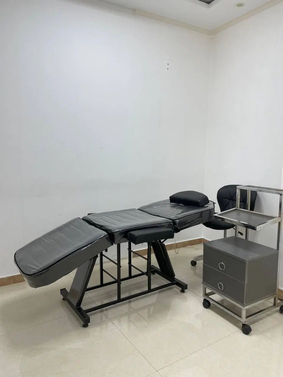 اجاره لاین ناخن میکرو و  اتاق مژه و فشیال|اجارهٔ دفتر کار، اتاق اداری، مطب|رشت, گلسار|دیوار