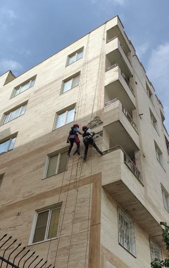 کار در ارتفاع باطناب پیچ رولپلاک آببندی شستشونما|خدمات پیشه و مهارت|زنجان, |دیوار