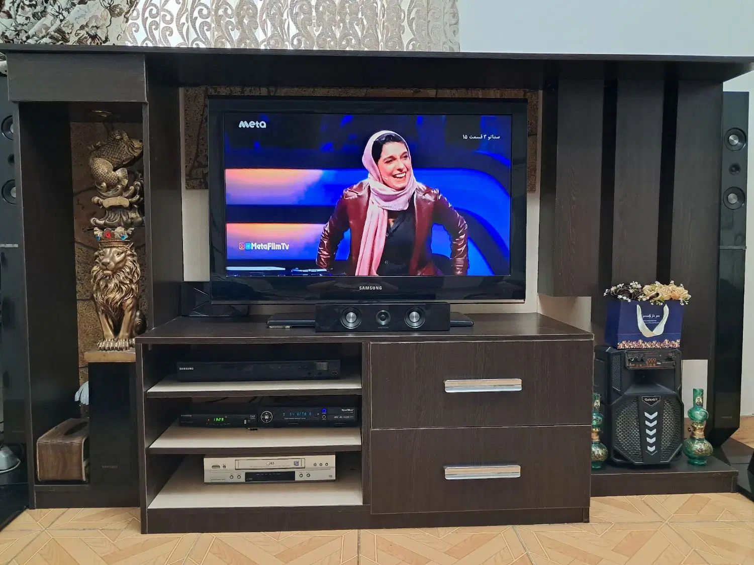 تلویزیون ال سی دی کاملا سالم|تلویزیون و پروژکتور|رشت, پیرکلاچای|دیوار