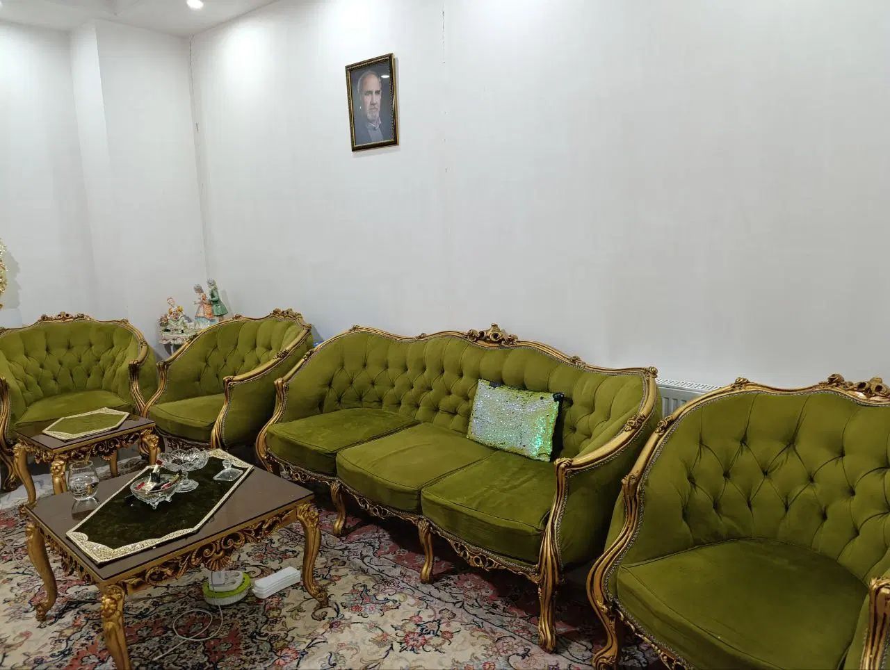 سرویس مبل ۷ نفره سبز اروپایی سرگل ورق طلا  در حدنو|مبلمان خانگی و میز عسلی|تهران, نیروی هوایی (پیروزی)|دیوار