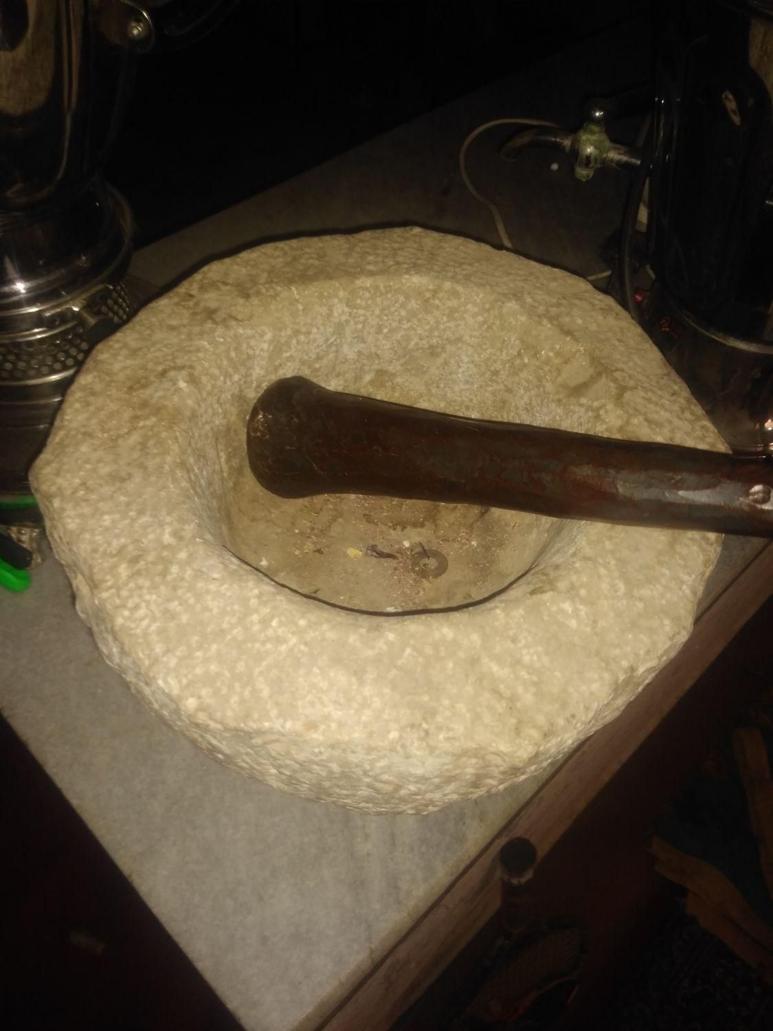هاون جوغن سنگی قدیمی|کلکسیون اشیاء عتیقه|کرمان, |دیوار