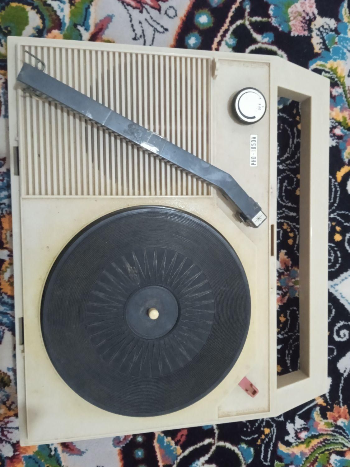 گرامافون خیلی قدیمی مربوط به قبل از انقلاب|سیستم صوتی خانگی|شهرضا, |دیوار