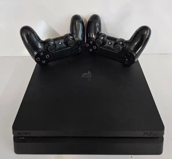 PS4 slim دو دسته اصلی کپی خور|کنسول، بازی ویدئویی و آنلاین|اصفهان, سعادت‌آباد|دیوار
