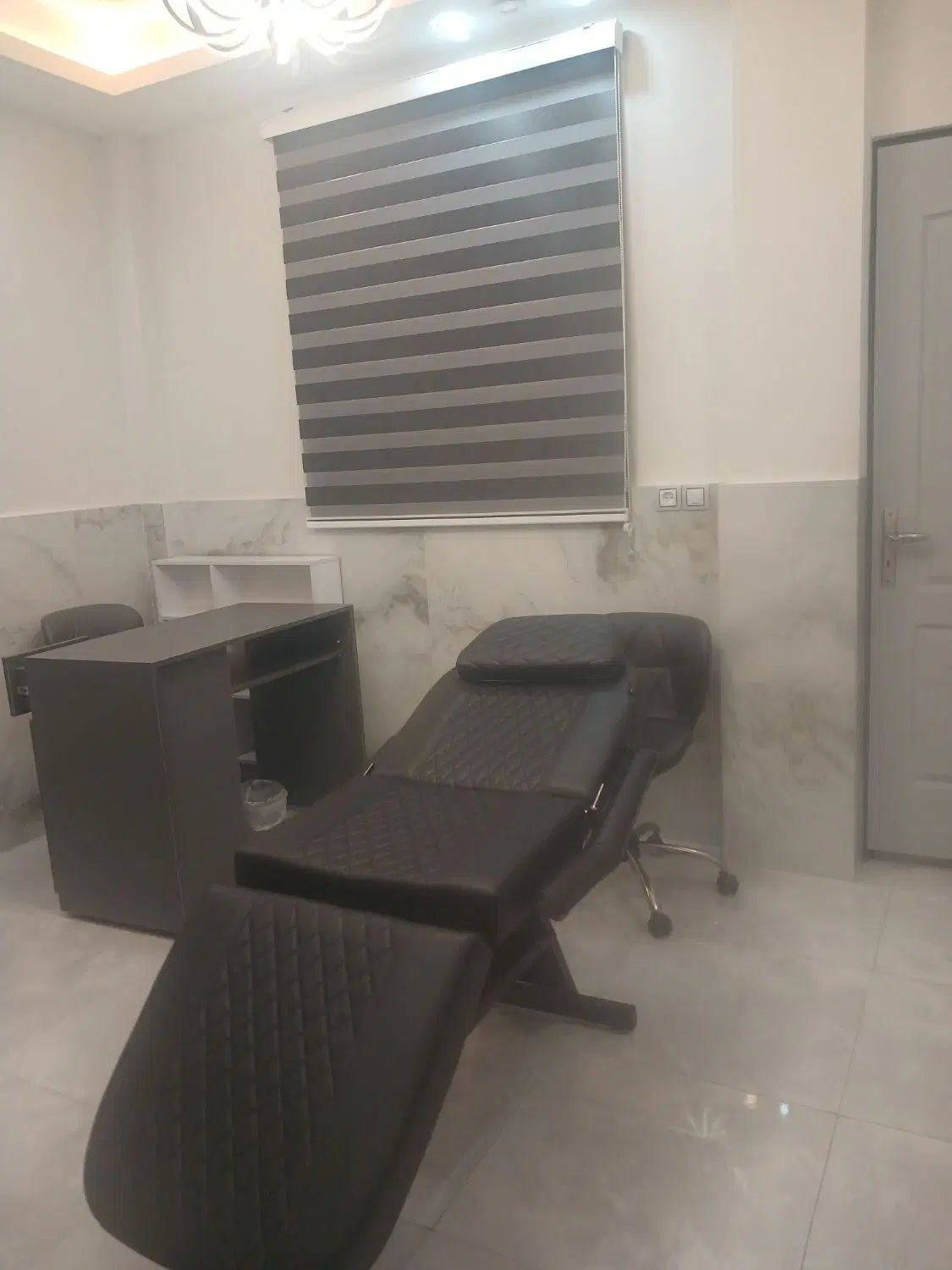 اجاره میز ناخن و اجاره تخت جهت  میکرو و مژه و پوست|خدمات آرایشگری و زیبایی|رشت, انصاری|دیوار