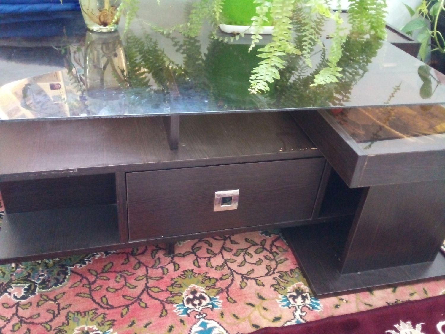 مبل ۱۰ نفره با میز و گل میز به شرط سالم و نو|مبلمان خانگی و میز عسلی|دهدشت, |دیوار