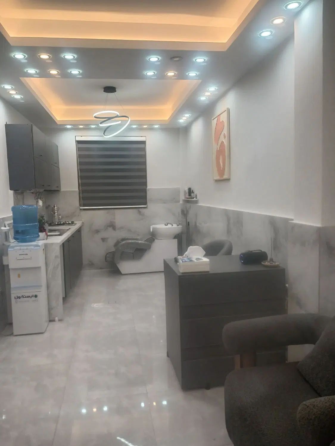 اجاره میز ناخن و اجاره تخت جهت  میکرو و مژه و پوست|خدمات آرایشگری و زیبایی|رشت, انصاری|دیوار