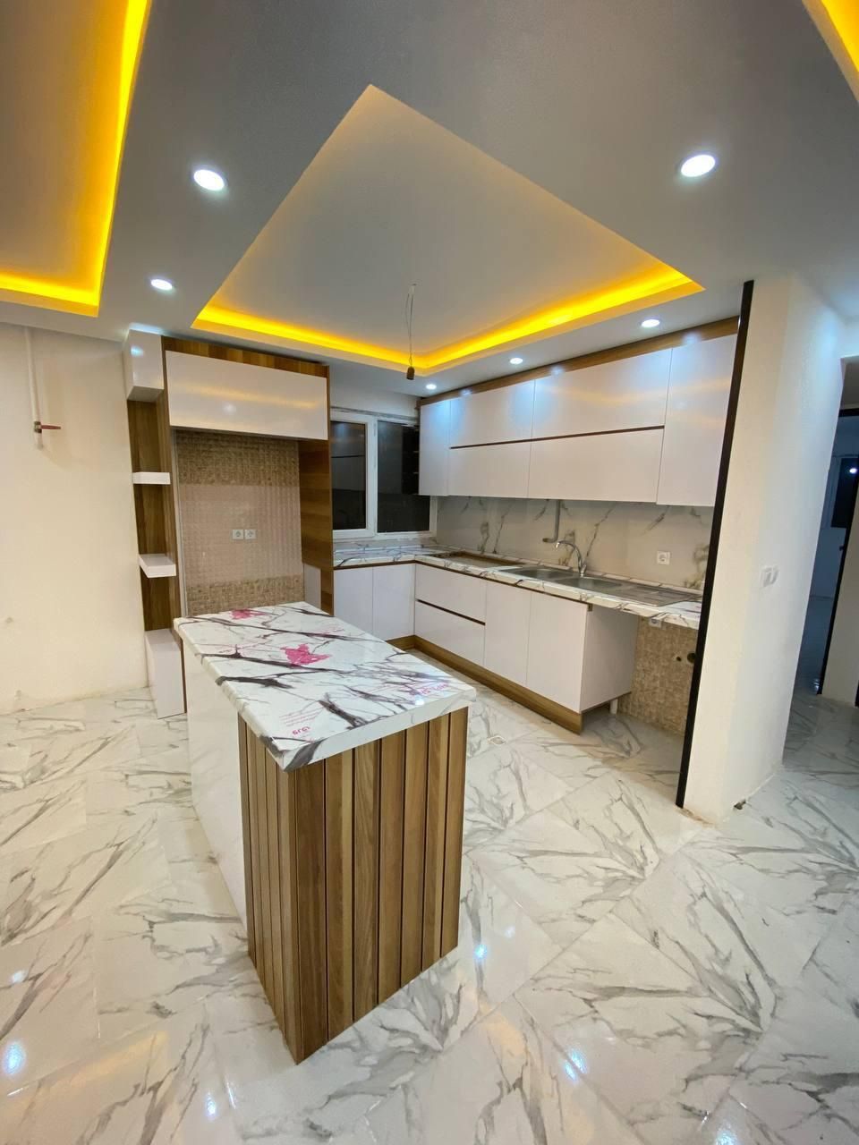 دوخوابه‌ خیابان سرزمین با آسانسور غرق نور طبیعی|فروش آپارتمان|هشتگرد, شهرک المهدی|دیوار